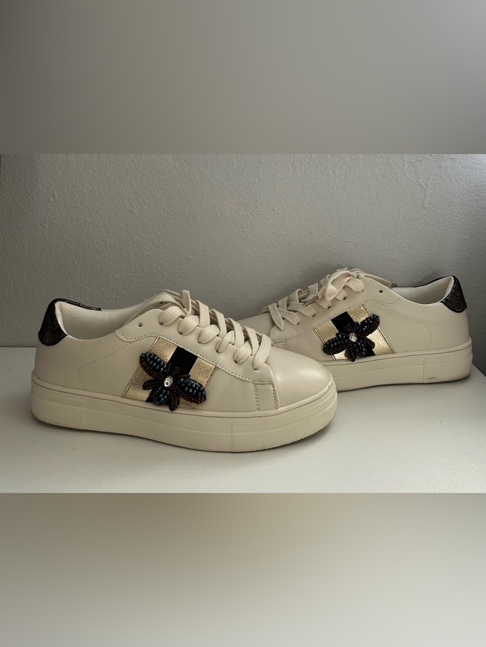 Clée Beaded Floral Accent Cream Leather Sneakers